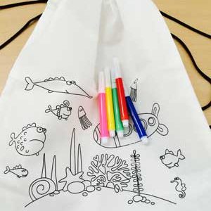 detalle niños mochila colorear